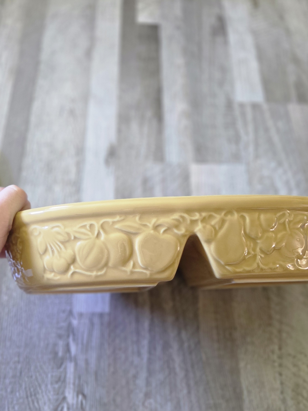 Temp-tations 2.5 QT Yellow Fruit Basket Oval Divided Ceramic Baker‎ Casserole